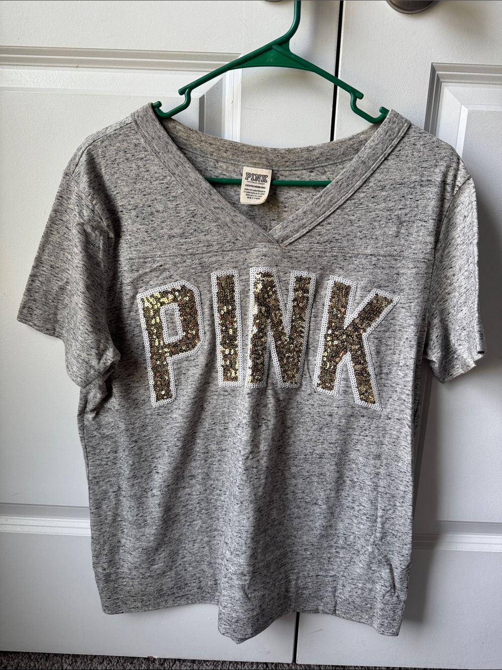 Women’s PINK Victoria's Secret Gray Sequin Logo V-Neck Tee XS has stains